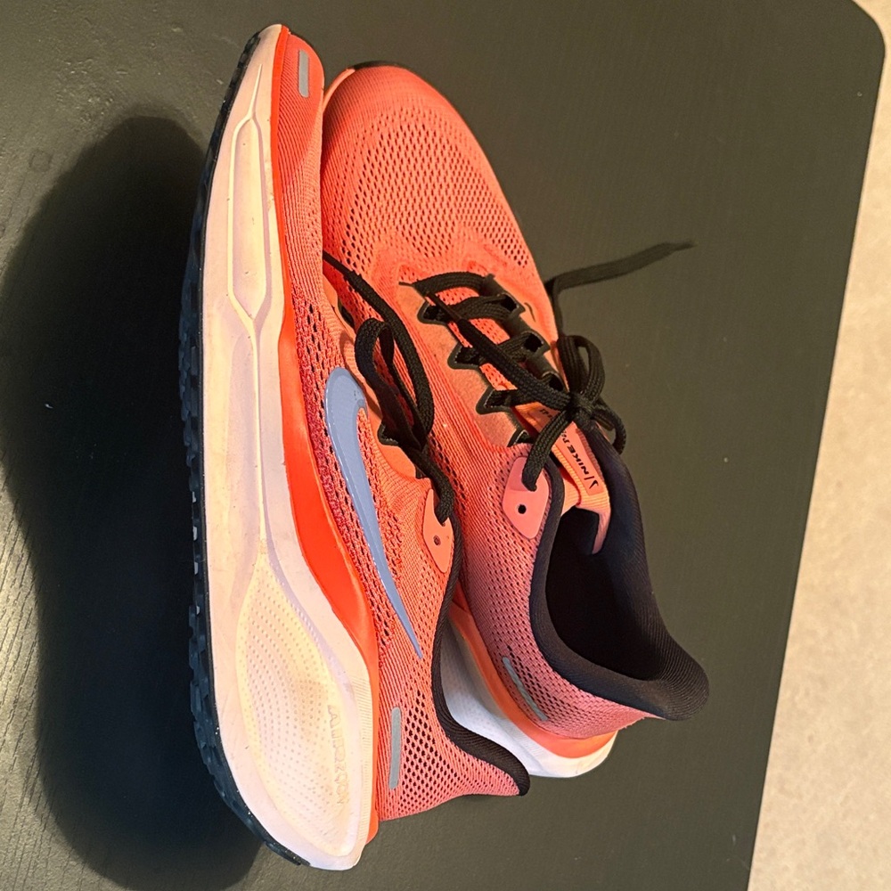 Nike Coral and Lavender Women's Running Sneakers - Size 8 (Big Kids 6.5) - Picture 2 of 6